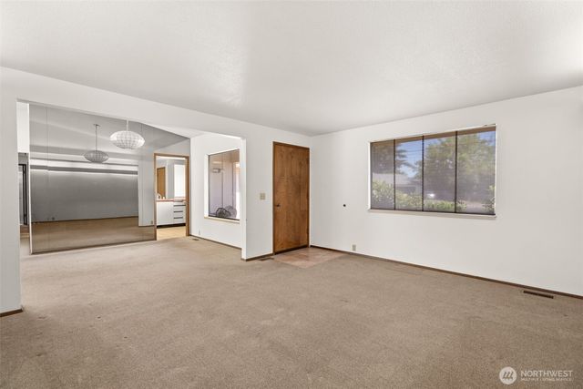 1912 Tacoma Road, Puyallup, WA 98371