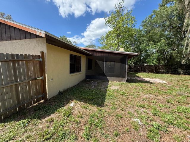 5072 LAKEWOOD DRIVE, Dade City, FL 33523