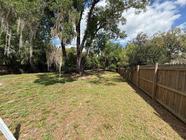 5072 LAKEWOOD DRIVE, Dade City, FL 33523