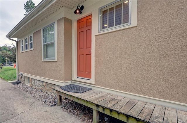 421 E 69th Terrace, Kansas City, MO 64131