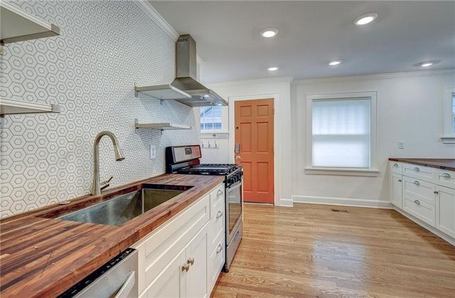 421 E 69th Terrace, Kansas City, MO 64131