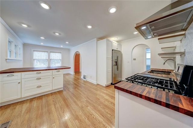 421 E 69th Terrace, Kansas City, MO 64131