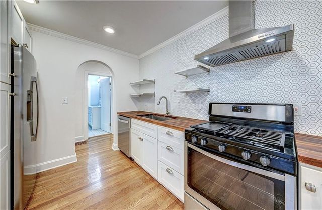421 E 69th Terrace, Kansas City, MO 64131