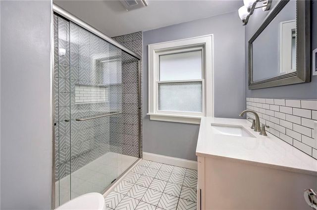 421 E 69th Terrace, Kansas City, MO 64131