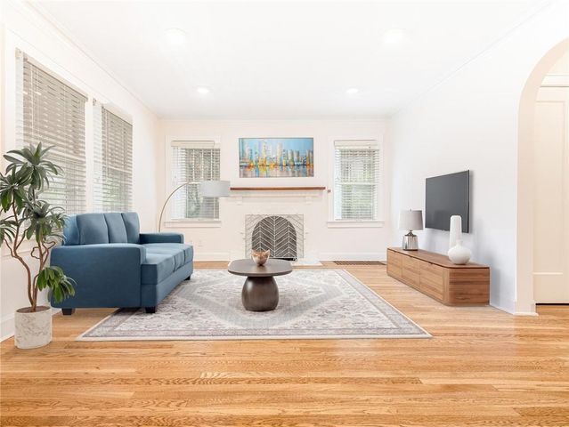 421 E 69th Terrace, Kansas City, MO 64131