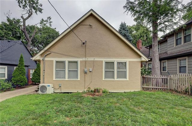 421 E 69th Terrace, Kansas City, MO 64131