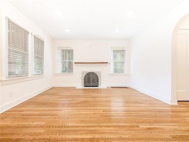 421 E 69th Terrace, Kansas City, MO 64131