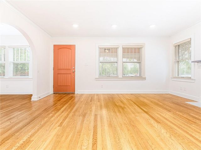 421 E 69th Terrace, Kansas City, MO 64131