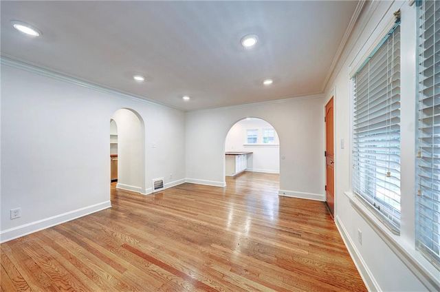 421 E 69th Terrace, Kansas City, MO 64131