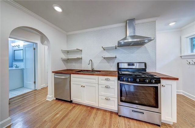 421 E 69th Terrace, Kansas City, MO 64131