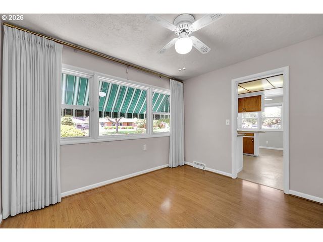 3095 DAPPLE Way, Eugene, OR 97401
