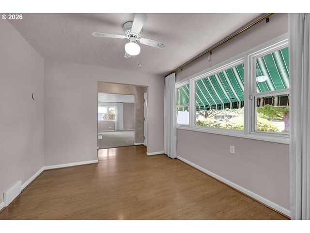 3095 DAPPLE Way, Eugene, OR 97401