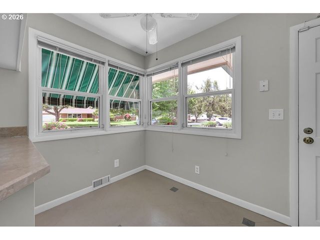 3095 DAPPLE Way, Eugene, OR 97401