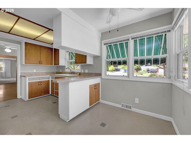 3095 DAPPLE Way, Eugene, OR 97401
