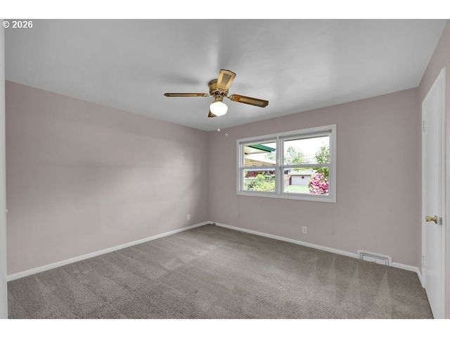 3095 DAPPLE Way, Eugene, OR 97401
