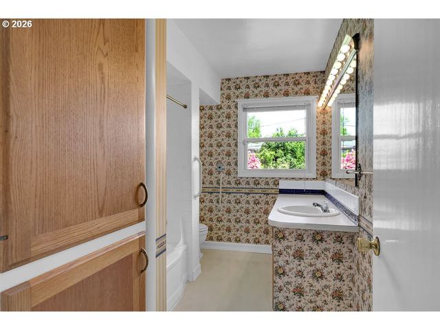 3095 DAPPLE Way, Eugene, OR 97401