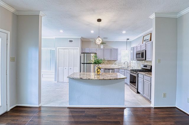 427 Birch Hill Drive, Sugar Land, TX 77479