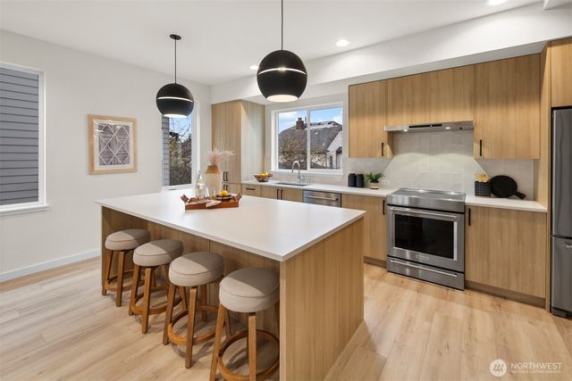 932 NW 58th Street, Seattle, WA 98107