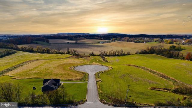 4025 ROLLING MEADOW CT, York, PA 17408