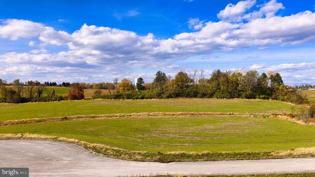 4025 ROLLING MEADOW CT, York, PA 17408