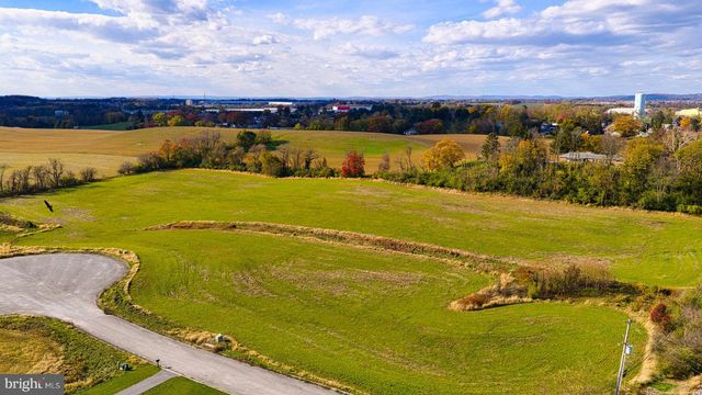 4025 ROLLING MEADOW CT, York, PA 17408