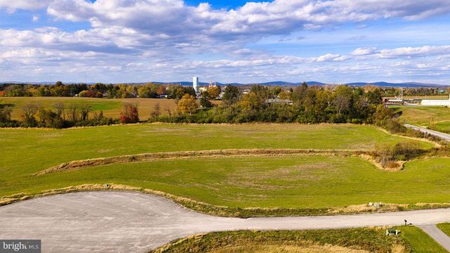 4025 ROLLING MEADOW CT, York, PA 17408