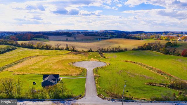 4025 ROLLING MEADOW CT, York, PA 17408