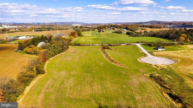 4025 ROLLING MEADOW CT, York, PA 17408