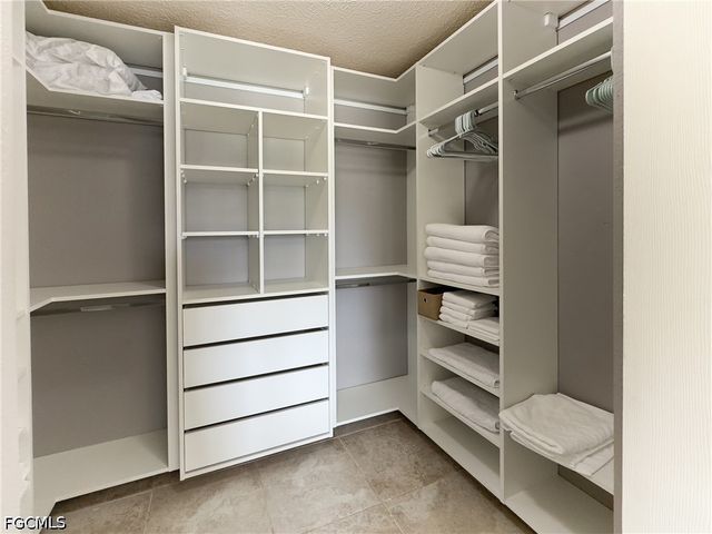 1926 SE 12th TER, Cape Coral, FL 33990