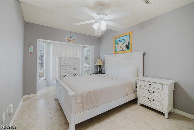 1926 SE 12th TER, Cape Coral, FL 33990