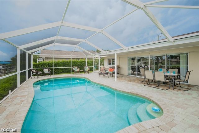 1926 SE 12th TER, Cape Coral, FL 33990