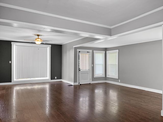 2040 AVENUE A, Council Bluffs, IA 51501