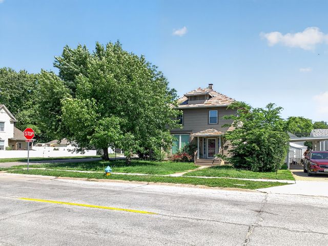 2040 AVENUE A, Council Bluffs, IA 51501