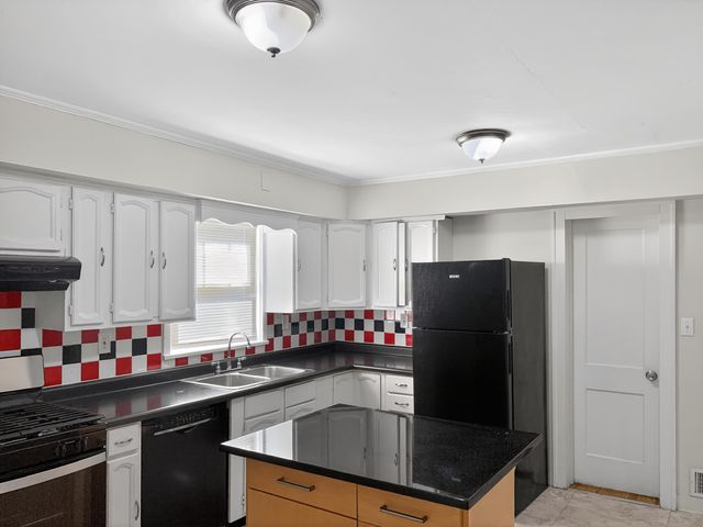 2040 AVENUE A, Council Bluffs, IA 51501
