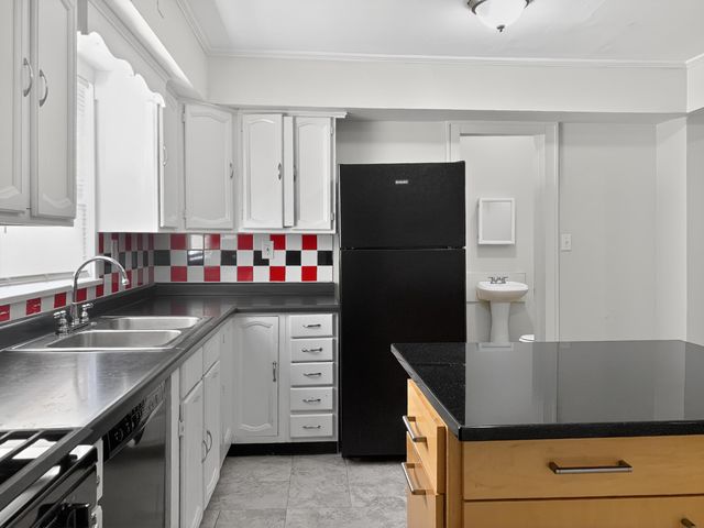 2040 AVENUE A, Council Bluffs, IA 51501