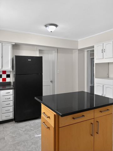 2040 AVENUE A, Council Bluffs, IA 51501