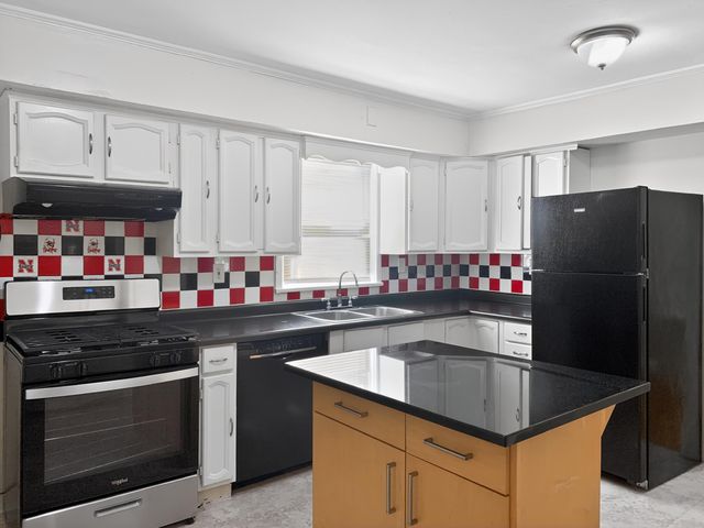 2040 AVENUE A, Council Bluffs, IA 51501