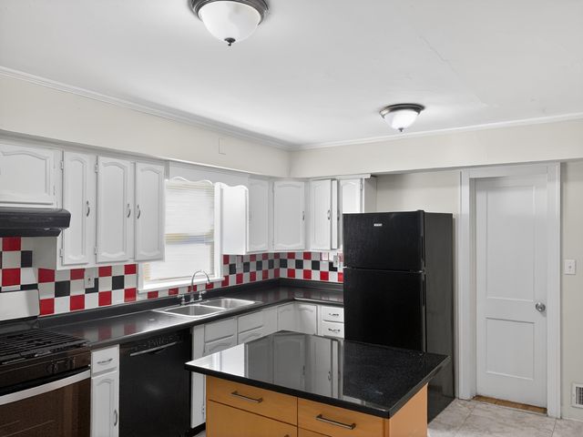 2040 AVENUE A, Council Bluffs, IA 51501