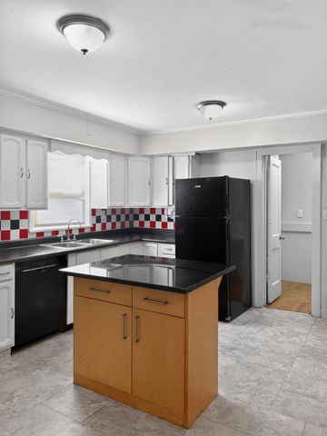 2040 AVENUE A, Council Bluffs, IA 51501