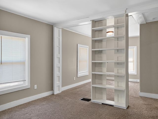 2040 AVENUE A, Council Bluffs, IA 51501