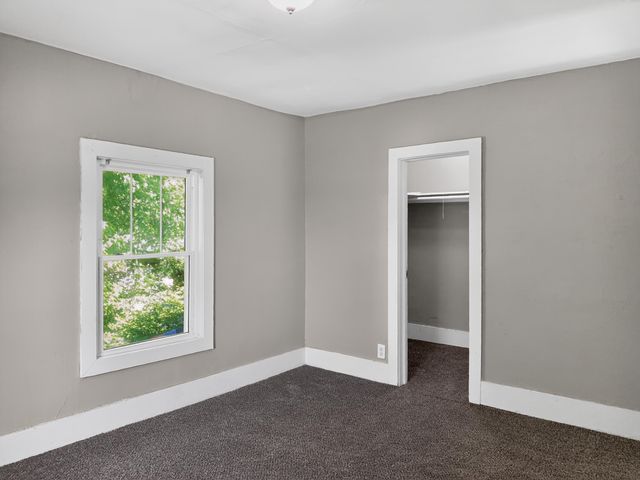 2040 AVENUE A, Council Bluffs, IA 51501