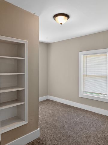 2040 AVENUE A, Council Bluffs, IA 51501