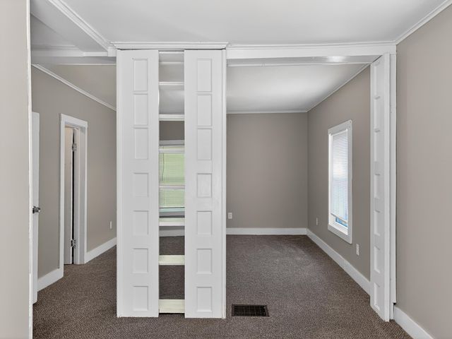 2040 AVENUE A, Council Bluffs, IA 51501