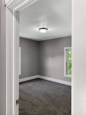 2040 AVENUE A, Council Bluffs, IA 51501