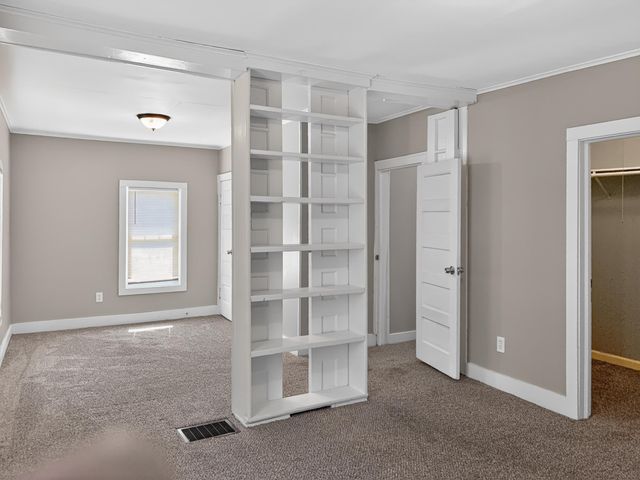 2040 AVENUE A, Council Bluffs, IA 51501