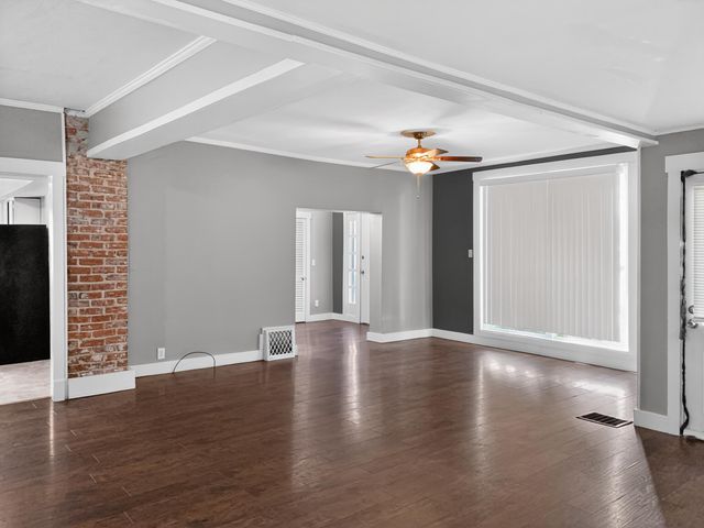 2040 AVENUE A, Council Bluffs, IA 51501