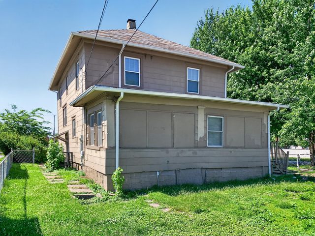 2040 AVENUE A, Council Bluffs, IA 51501