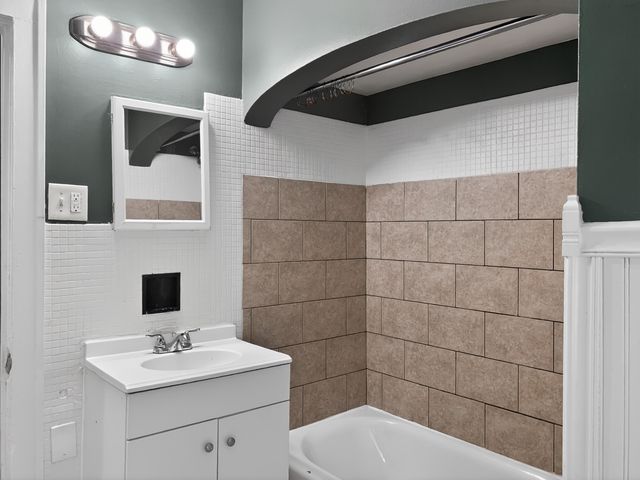 2040 AVENUE A, Council Bluffs, IA 51501