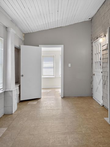 2040 AVENUE A, Council Bluffs, IA 51501