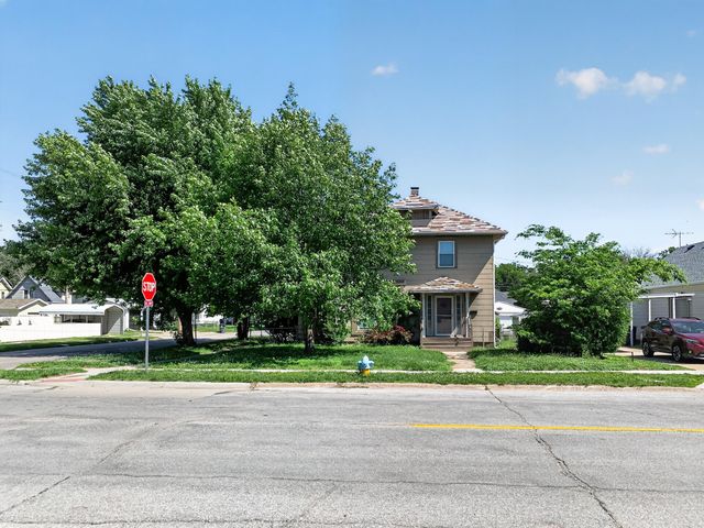 2040 AVENUE A, Council Bluffs, IA 51501